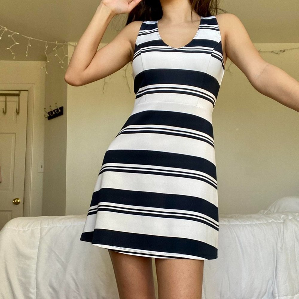 Navy and white v neck sleeveless striped mini dress from Abercrombie and Fitch!